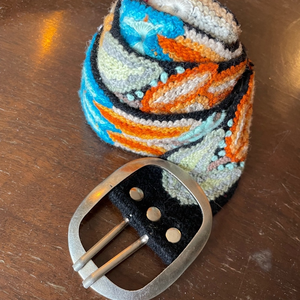 Hand Embroidered Wool Peruvian Belt. - Picture 2 of 5